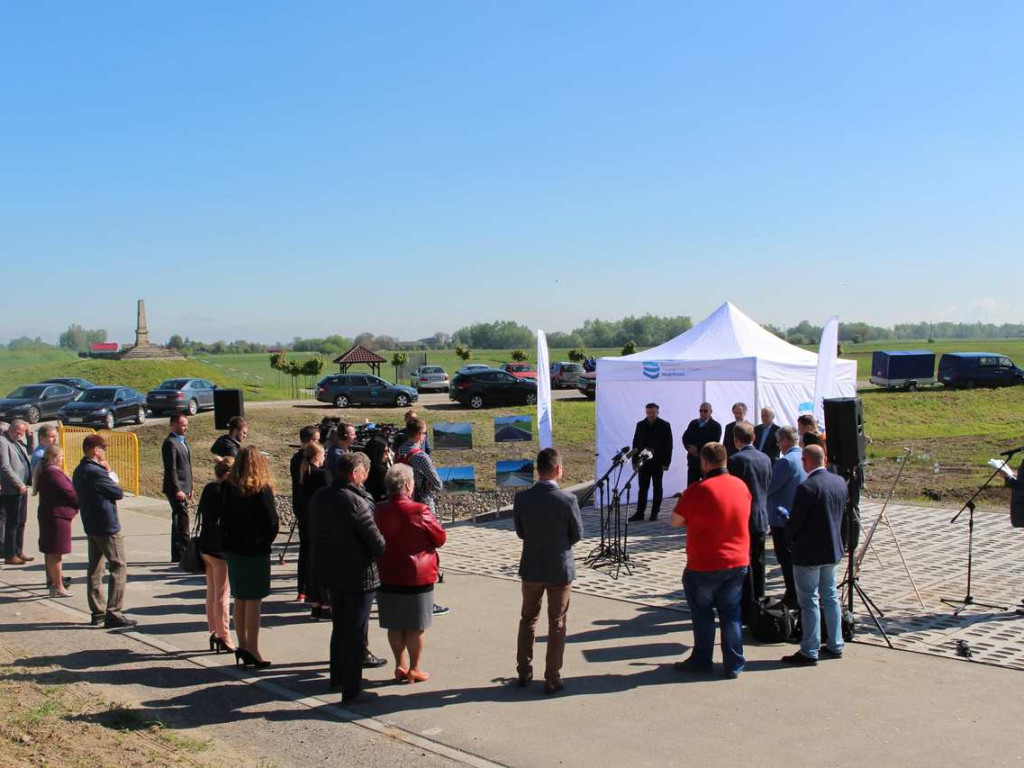 Wzmocnią i podwyższą gorzyckie wały. Symboliczne wbicie łopat w ramach projektu 