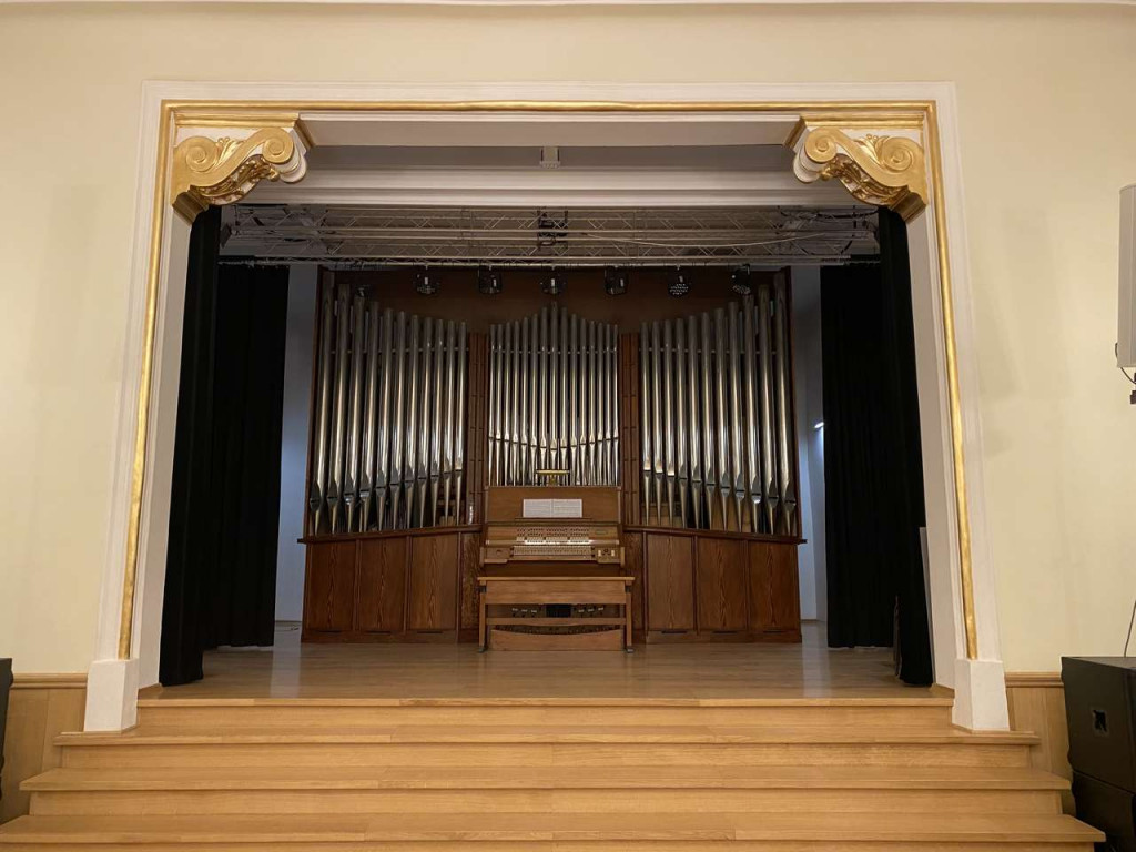 Szwajcarskie organy światowej klasy zamontowane w Tarnobrzeskim Domu Kultury [zdjęcia]