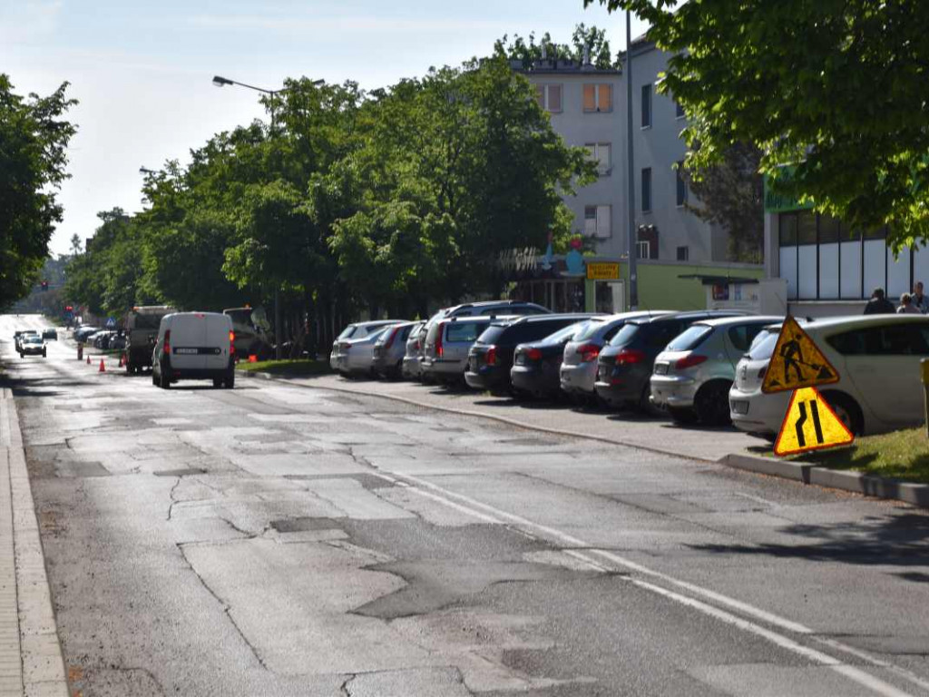 Trwa łatanie dziurawych dróg w Tarnobrzegu [zdjęcia]