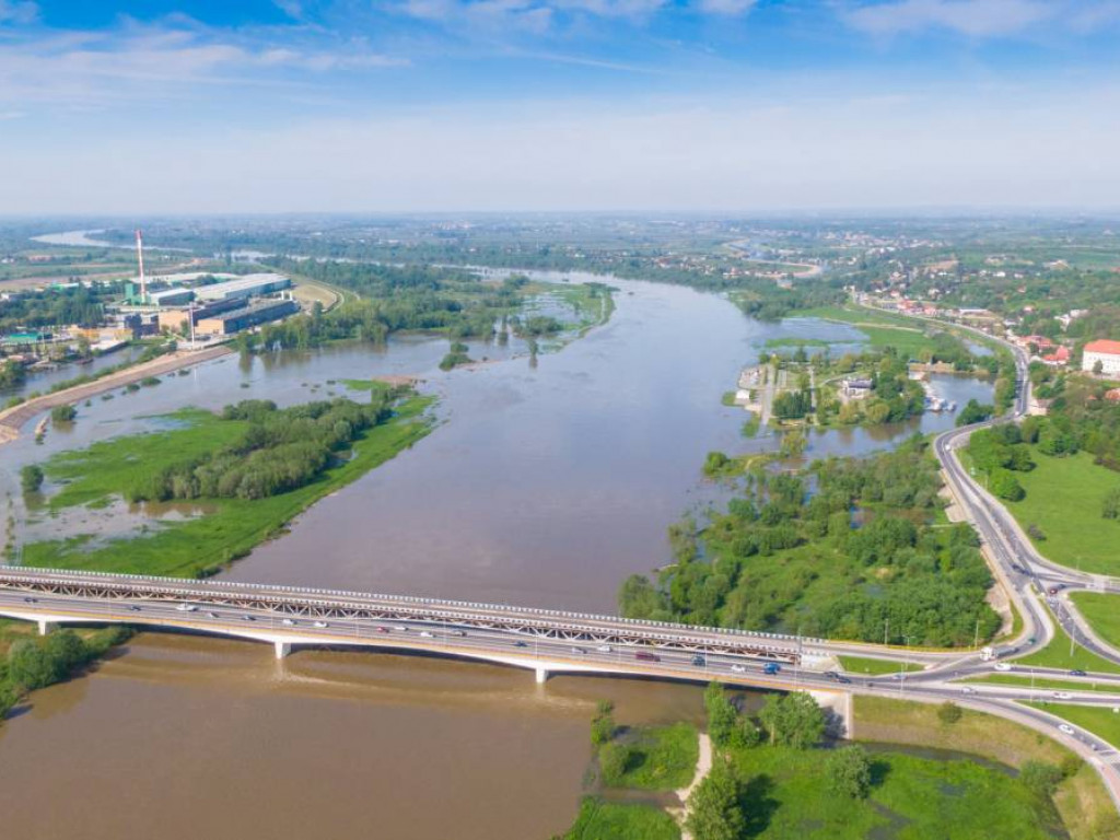 Wzrósł poziom wody na Wiśle. Przekroczony stan ostrzegawczy