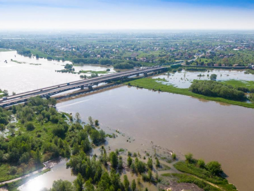 Wzrósł poziom wody na Wiśle. Przekroczony stan ostrzegawczy