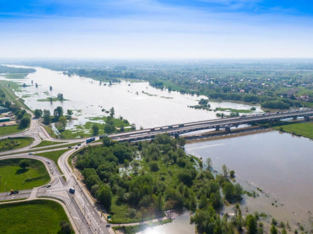 Wzrósł poziom wody na Wiśle. Przekroczony stan ostrzegawczy
