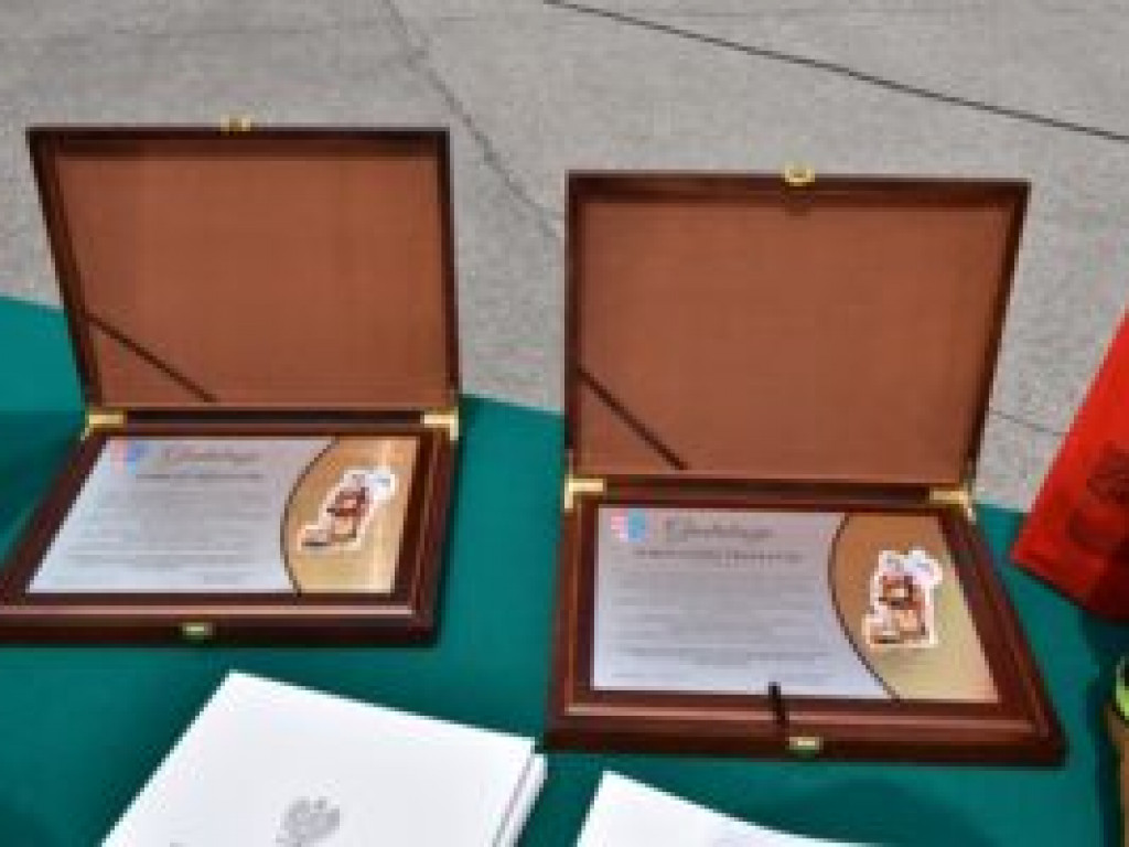 Pospieszyli na pomoc i uratowali życie. Druhowie z Gałkowic otrzymali podziękowania za swoją postawę