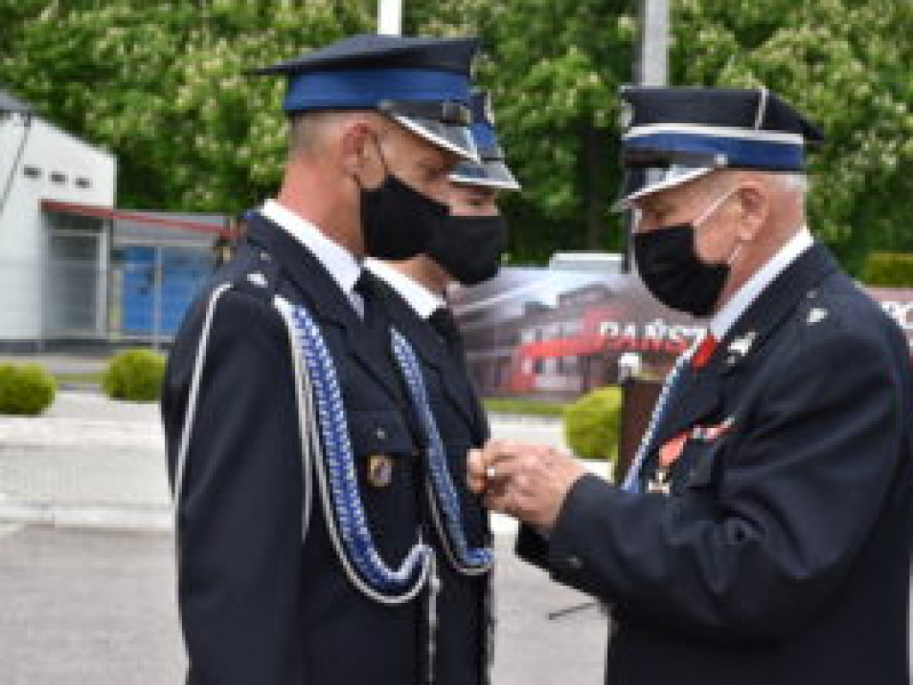 Pospieszyli na pomoc i uratowali życie. Druhowie z Gałkowic otrzymali podziękowania za swoją postawę