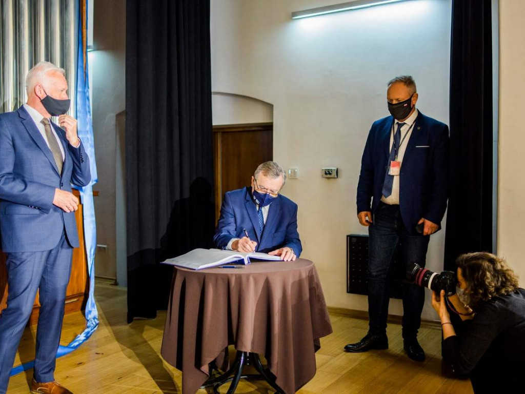 Wicepremier Piotr Gliński odwiedził TDK, by wysłuchać krótkiego recitalu organowego [zdjęcia]