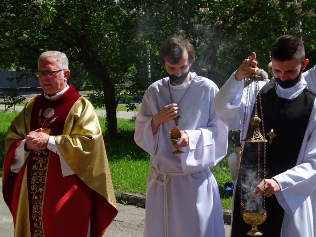 Procesja z okazji Bożego Ciała w parafii pw. Chrystusa Króla w Tarnobrzegu [zdjęcia]