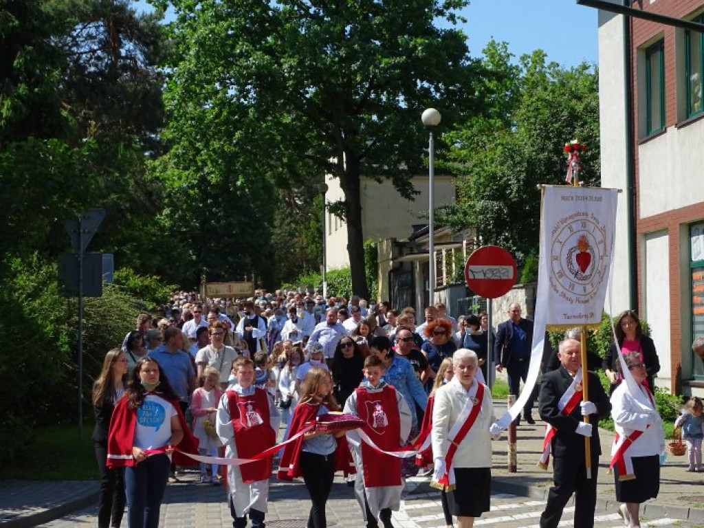 Procesja z okazji Bożego Ciała w parafii pw. Chrystusa Króla w Tarnobrzegu [zdjęcia]