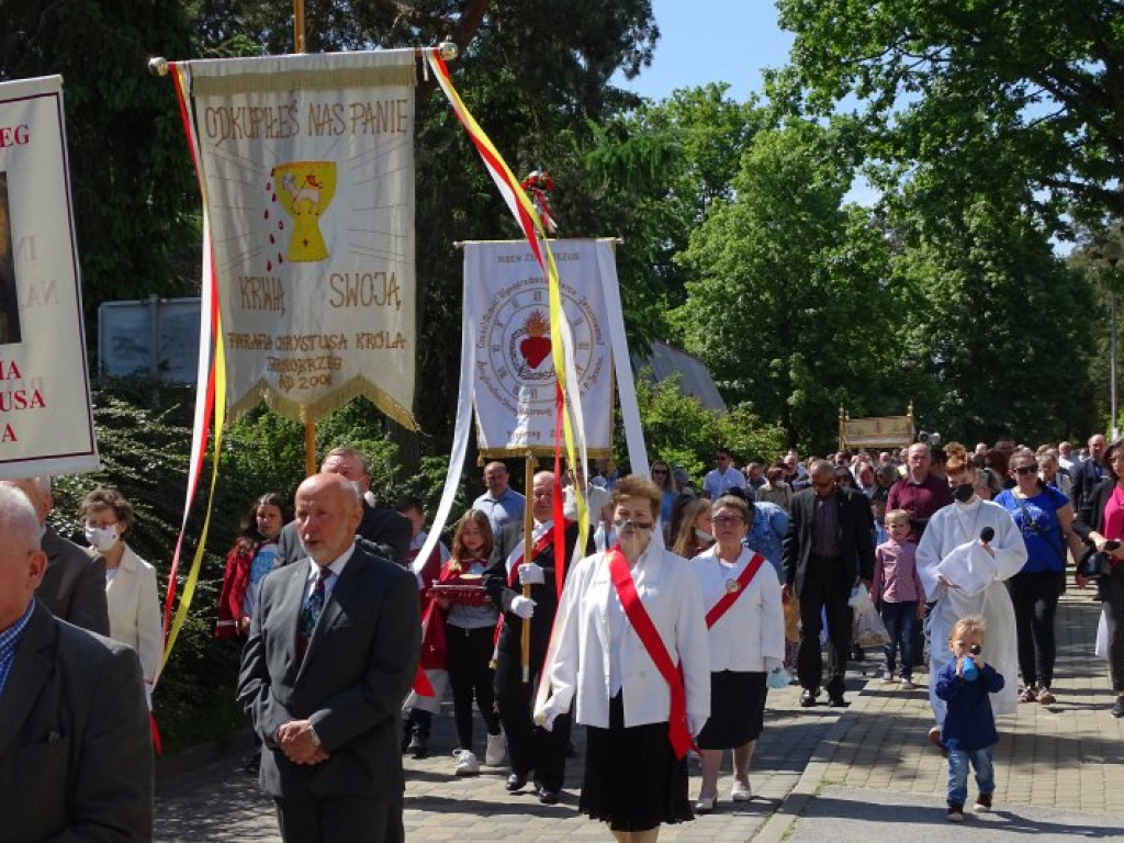 Procesja z okazji Bożego Ciała w parafii pw. Chrystusa Króla w Tarnobrzegu [zdjęcia]