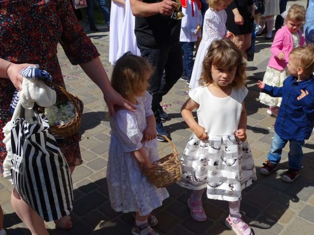 Procesja z okazji Bożego Ciała w parafii pw. Chrystusa Króla w Tarnobrzegu [zdjęcia]