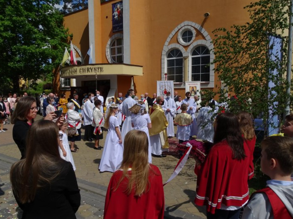 Procesja z okazji Bożego Ciała w parafii pw. Chrystusa Króla w Tarnobrzegu [zdjęcia]