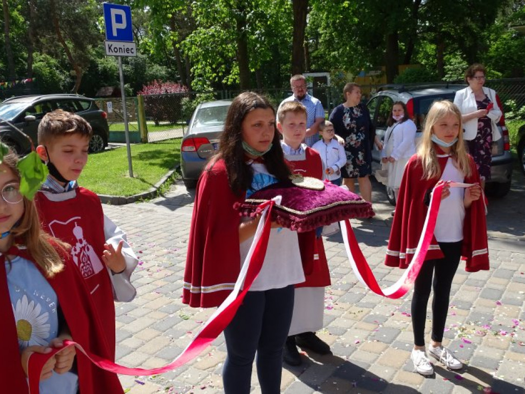 Procesja z okazji Bożego Ciała w parafii pw. Chrystusa Króla w Tarnobrzegu [zdjęcia]