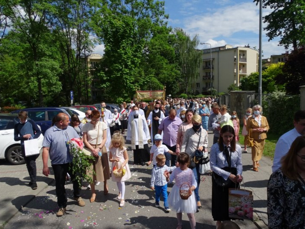 Procesja z okazji Bożego Ciała w parafii pw. Chrystusa Króla w Tarnobrzegu [zdjęcia]