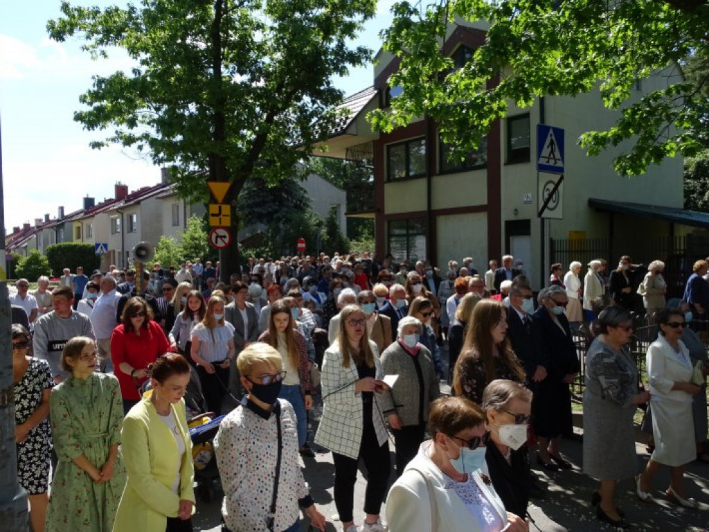 Procesja z okazji Bożego Ciała w parafii pw. Chrystusa Króla w Tarnobrzegu [zdjęcia]