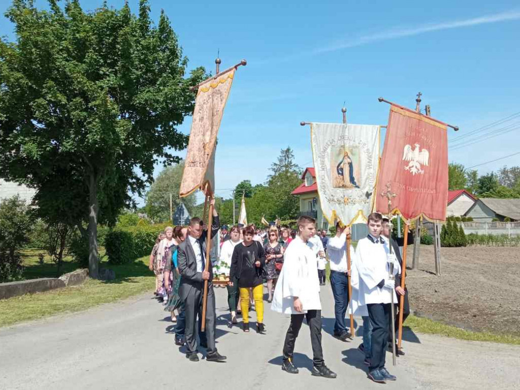 Procesja Bożego Ciała w Goźlicach w gminie Klimontów [zdjęcia]