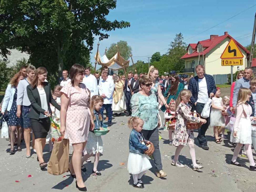 Procesja Bożego Ciała w Goźlicach w gminie Klimontów [zdjęcia]