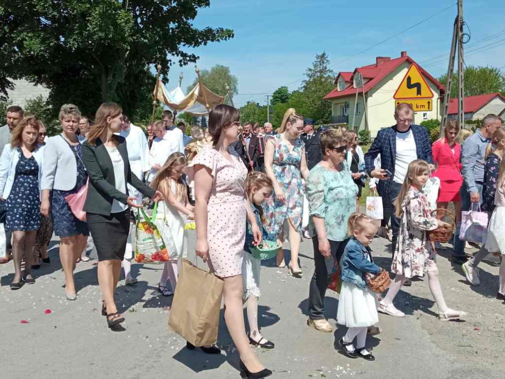 Procesja Bożego Ciała w Goźlicach w gminie Klimontów [zdjęcia]