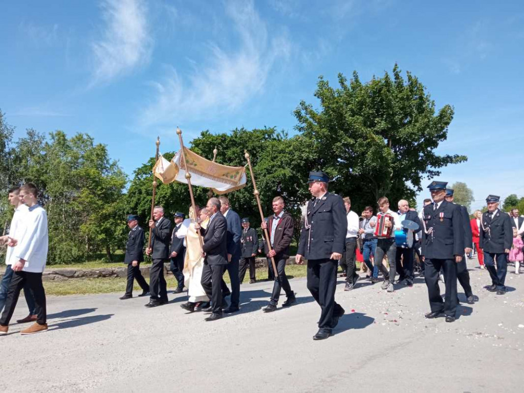 Procesja Bożego Ciała w Goźlicach w gminie Klimontów [zdjęcia]