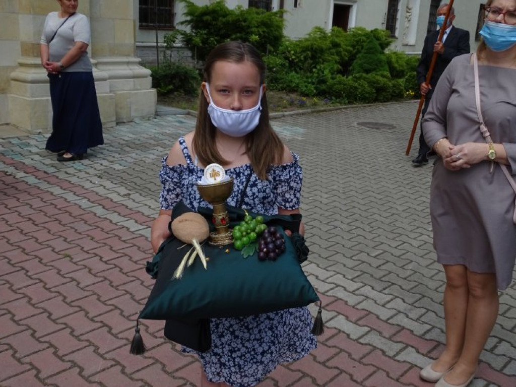 Procesja Bożego Ciała u Dominikanów w Tarnobrzegu [zdjęcia]