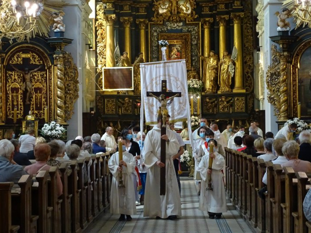 Procesja Bożego Ciała u Dominikanów w Tarnobrzegu [zdjęcia]
