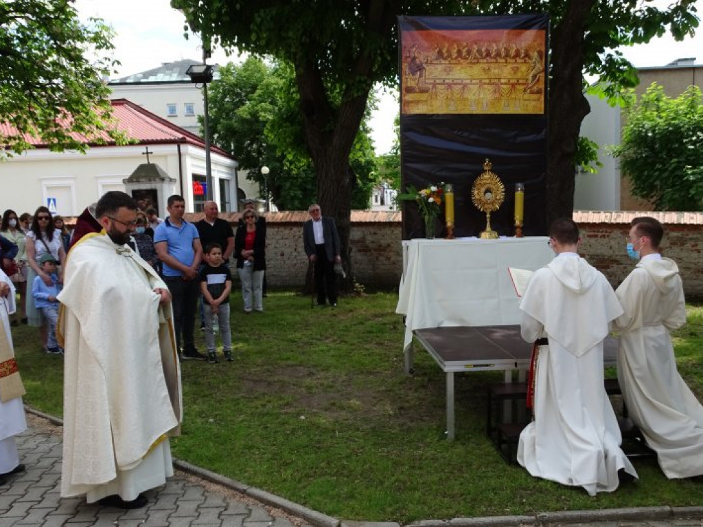 Procesja Bożego Ciała u Dominikanów w Tarnobrzegu [zdjęcia]