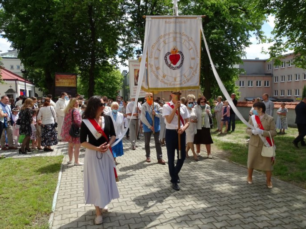 Procesja Bożego Ciała u Dominikanów w Tarnobrzegu [zdjęcia]