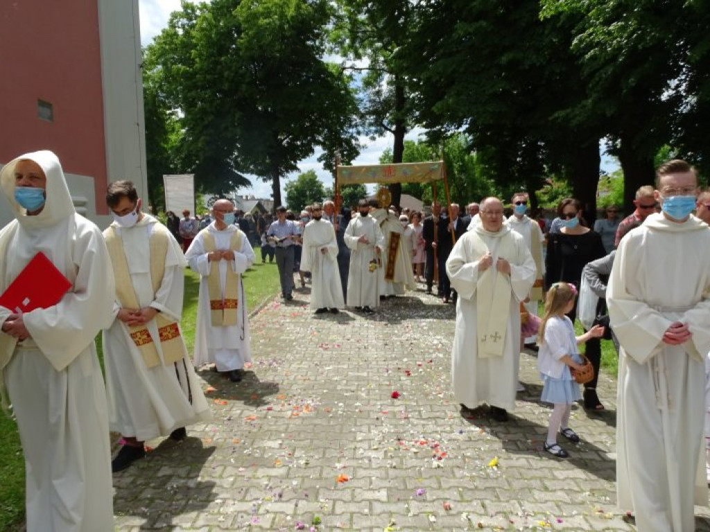 Procesja Bożego Ciała u Dominikanów w Tarnobrzegu [zdjęcia]