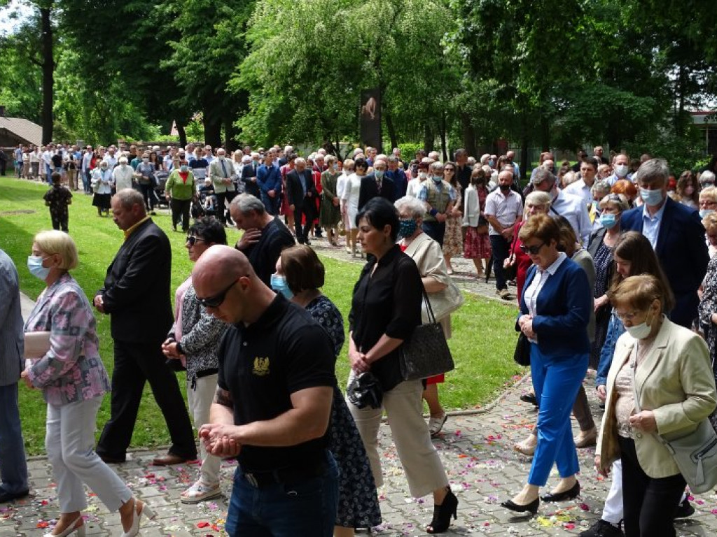 Procesja Bożego Ciała u Dominikanów w Tarnobrzegu [zdjęcia]