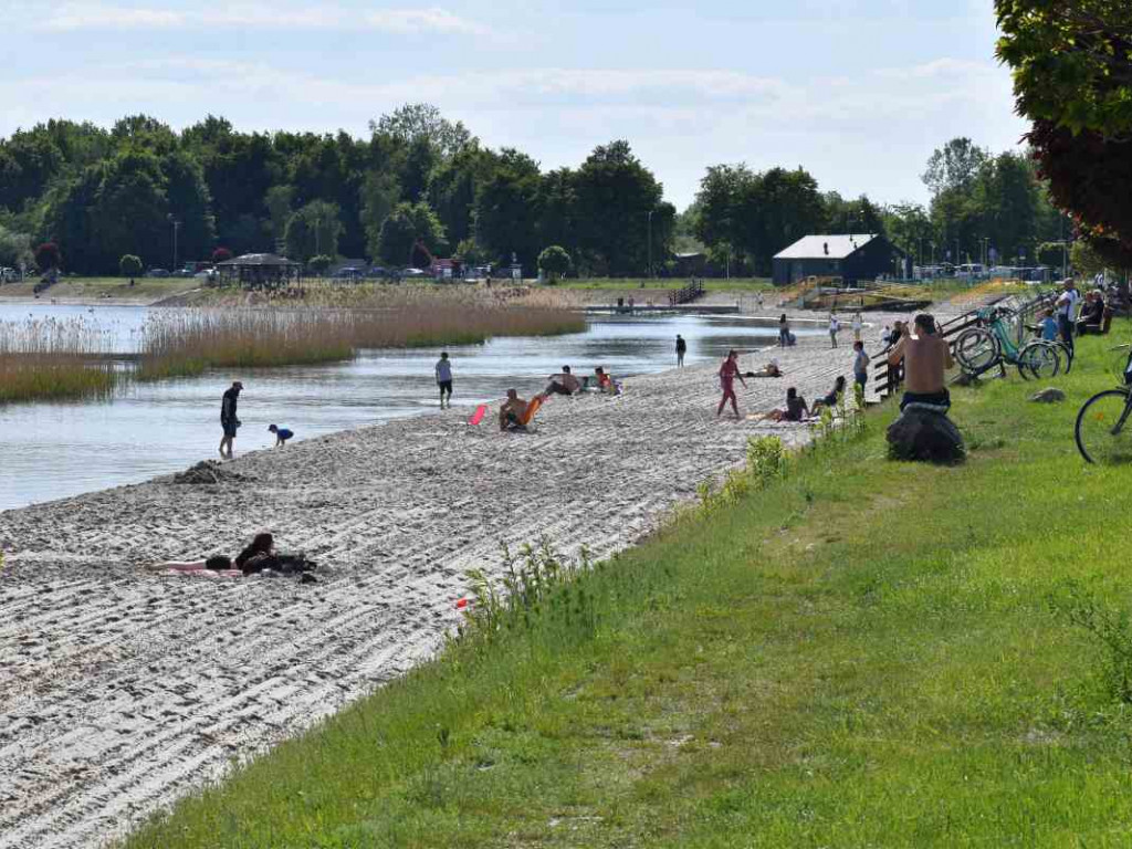 Tłumy nad Jeziorem Tarnobrzeskim w Boże Ciało [zdjęcia]