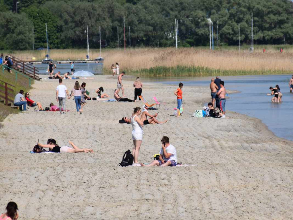 Tłumy nad Jeziorem Tarnobrzeskim w Boże Ciało [zdjęcia]