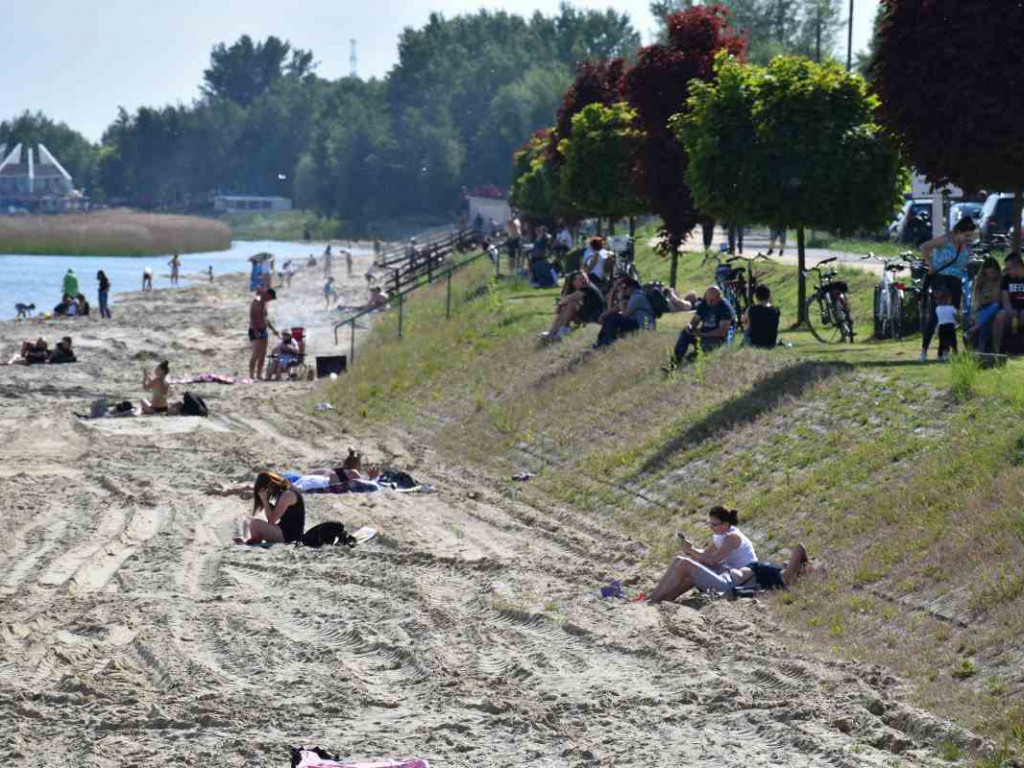 Tłumy nad Jeziorem Tarnobrzeskim w Boże Ciało [zdjęcia]