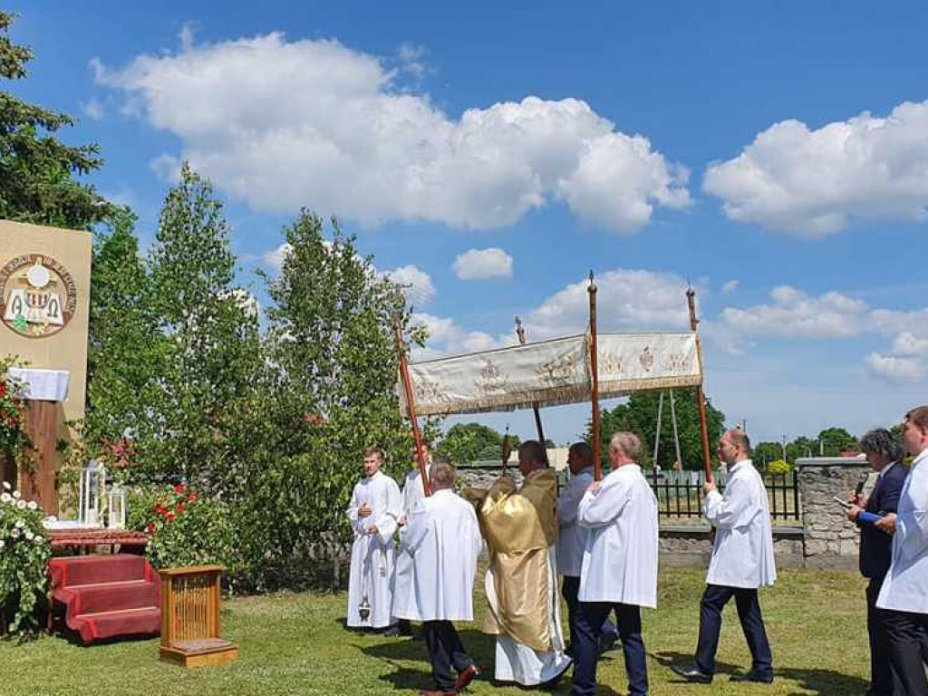 Oryginalny ołtarz na procesję Bożego Ciała w Jadachach [zdjęcia]