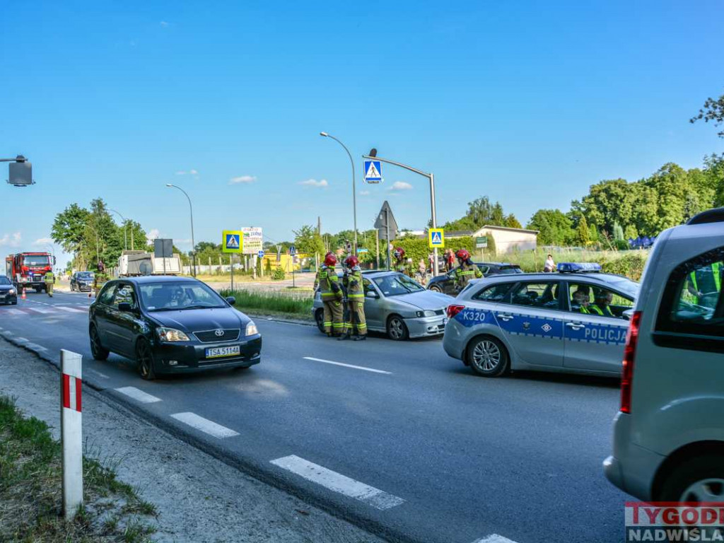 Tarnobrzeg. Dramat na przejściu dla pieszych, trzech potrąconych nastolatków