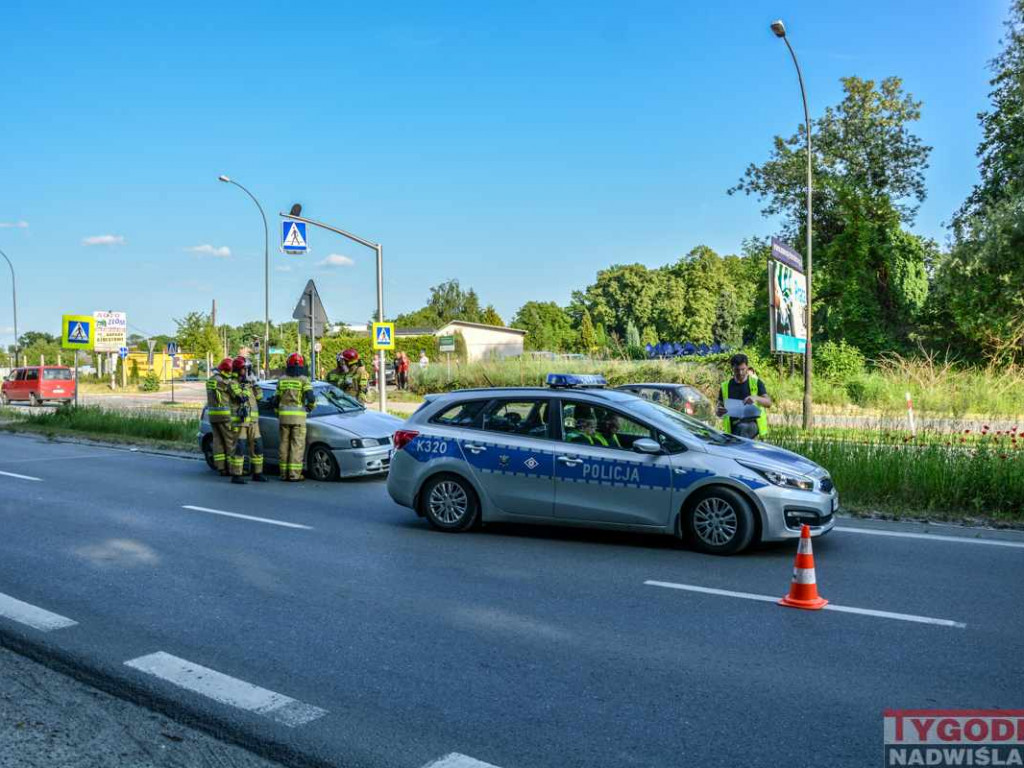 Tarnobrzeg. Dramat na przejściu dla pieszych, trzech potrąconych nastolatków