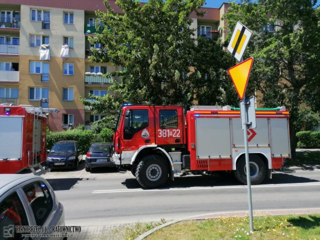 Kolizja na ul. Targowej w Tarnobrzegu z udziałem trzech pojazdów. Droga już jest przejezdna [zdjęcia][AKTUALIZACJA]