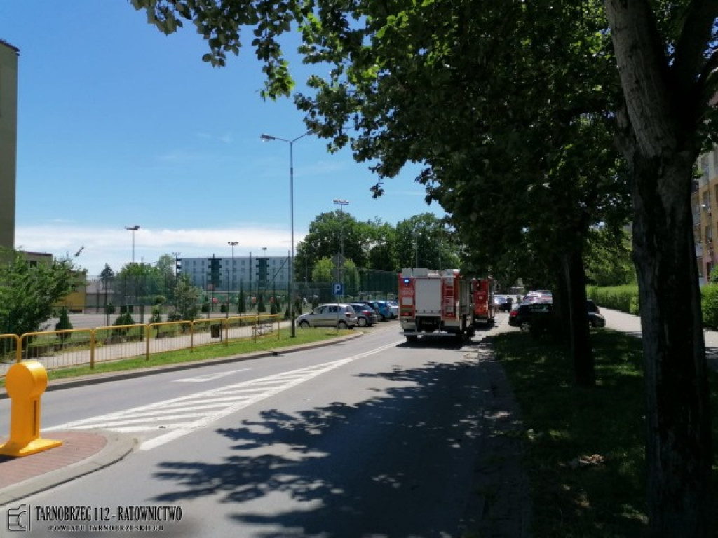 Kolizja na ul. Targowej w Tarnobrzegu z udziałem trzech pojazdów. Droga już jest przejezdna [zdjęcia][AKTUALIZACJA]
