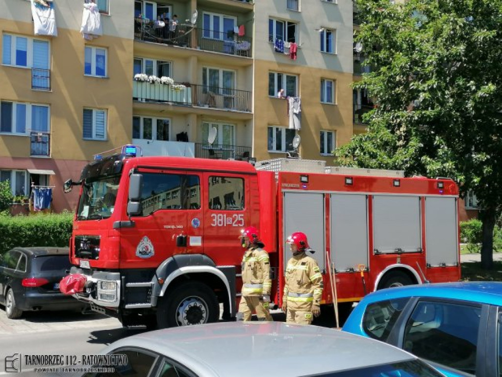 Kolizja na ul. Targowej w Tarnobrzegu z udziałem trzech pojazdów. Droga już jest przejezdna [zdjęcia][AKTUALIZACJA]