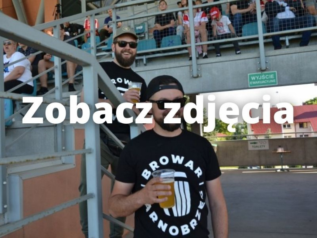 Mecz reprezentacji w Tarnobrzeskiej Strefie Kibica. Emocje i huśtawka nastrojów [zdjęcia]