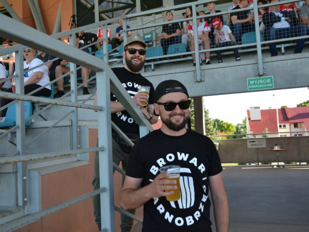 Mecz reprezentacji w Tarnobrzeskiej Strefie Kibica. Emocje i huśtawka nastrojów [zdjęcia]