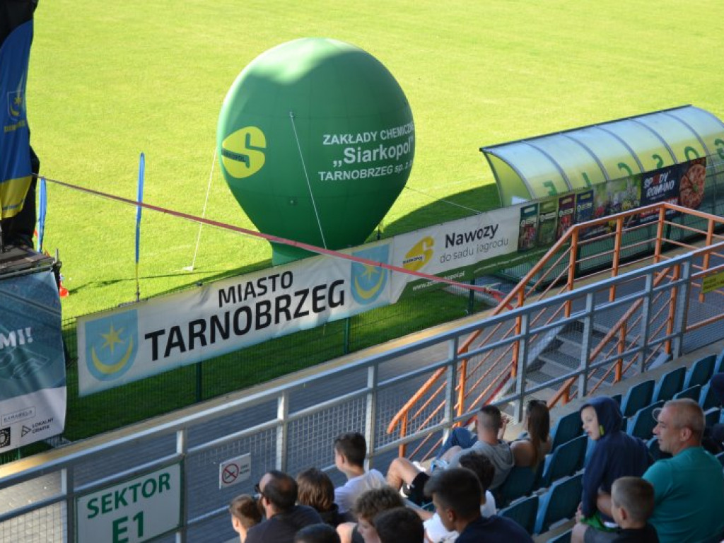 Mecz reprezentacji w Tarnobrzeskiej Strefie Kibica. Emocje i huśtawka nastrojów [zdjęcia]