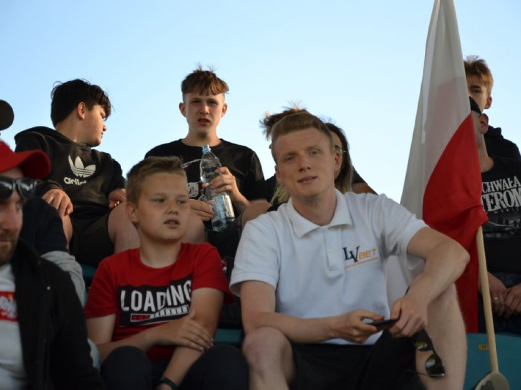 Mecz reprezentacji w Tarnobrzeskiej Strefie Kibica. Emocje i huśtawka nastrojów [zdjęcia]