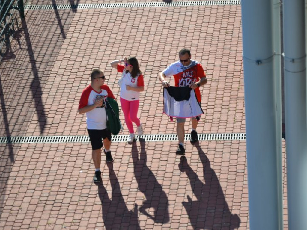 Mecz reprezentacji w Tarnobrzeskiej Strefie Kibica. Emocje i huśtawka nastrojów [zdjęcia]