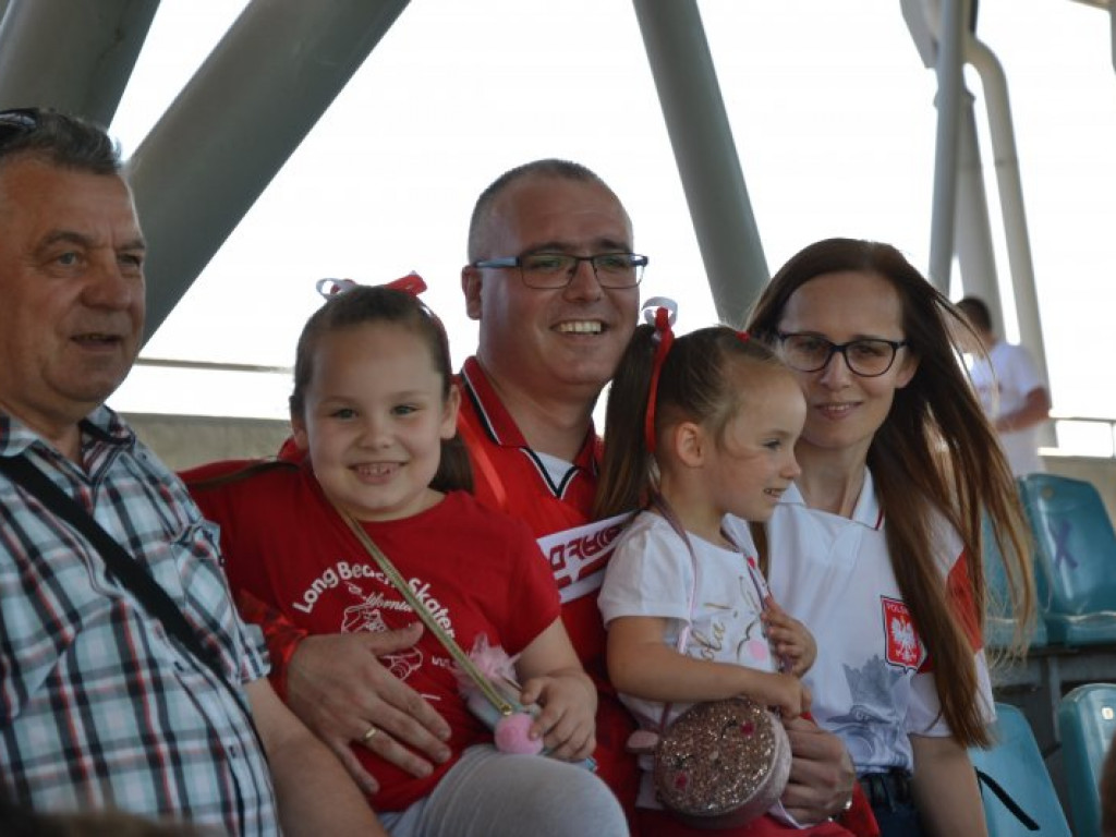 Mecz reprezentacji w Tarnobrzeskiej Strefie Kibica. Emocje i huśtawka nastrojów [zdjęcia]
