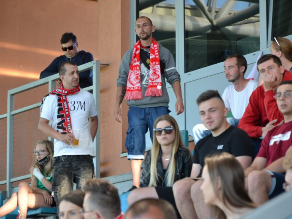 Mecz reprezentacji w Tarnobrzeskiej Strefie Kibica. Emocje i huśtawka nastrojów [zdjęcia]