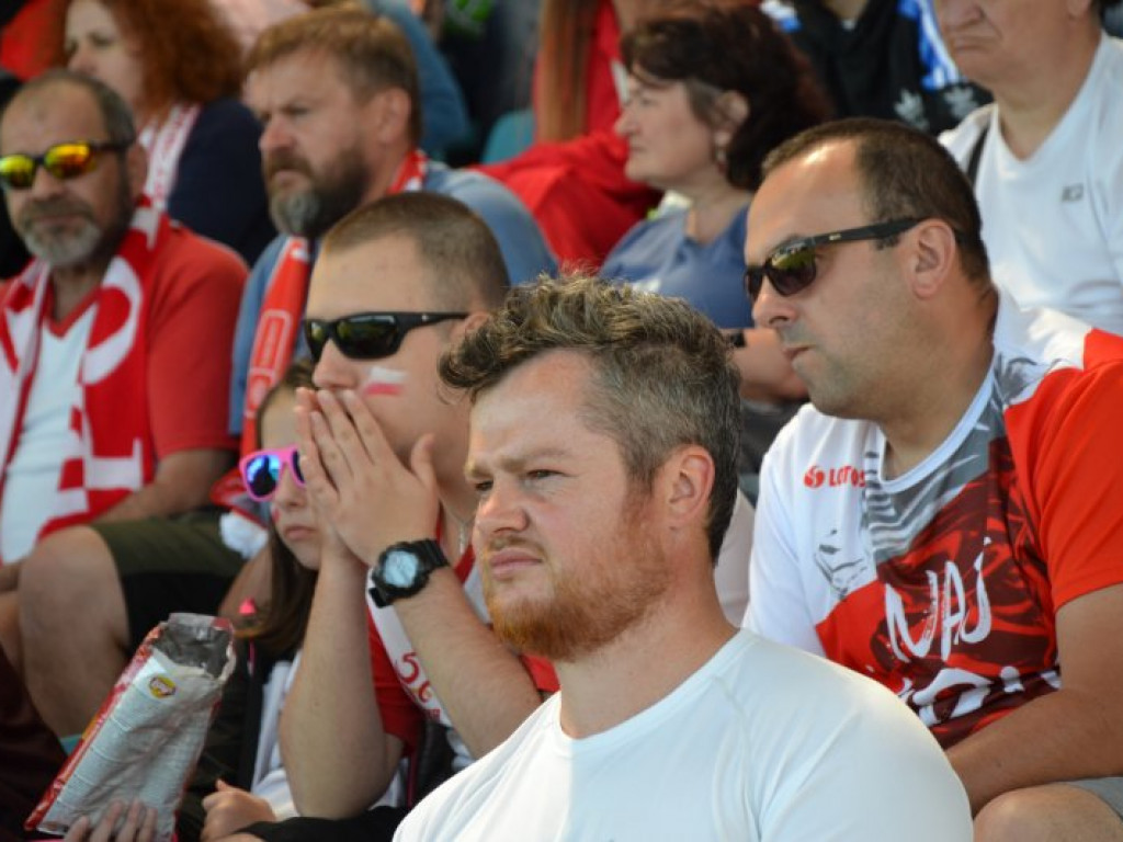 Mecz reprezentacji w Tarnobrzeskiej Strefie Kibica. Emocje i huśtawka nastrojów [zdjęcia]