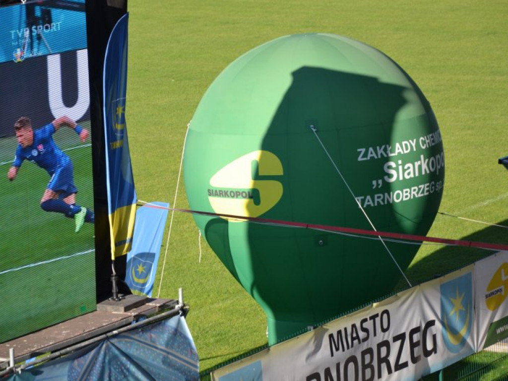 Mecz reprezentacji w Tarnobrzeskiej Strefie Kibica. Emocje i huśtawka nastrojów [zdjęcia]