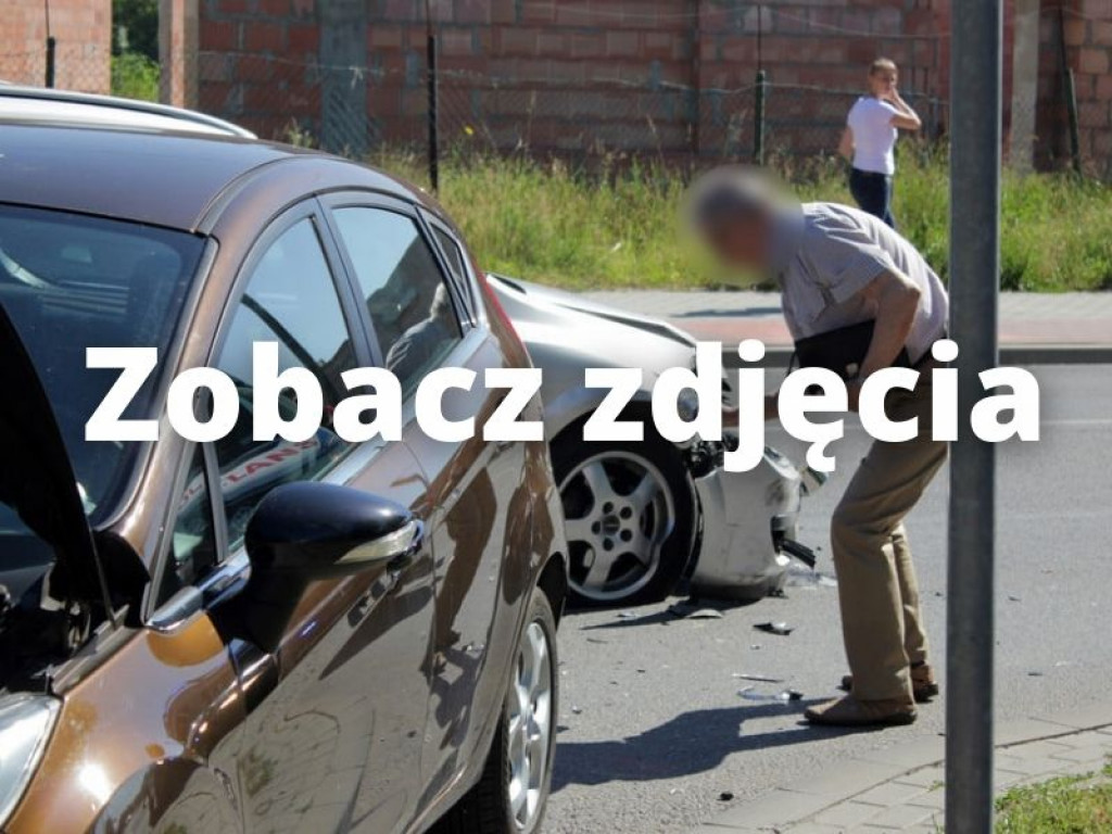 Tarnobrzeg. Zderzenie dwóch aut na ul. Sienkiewicza, jedna osoba w szpitalu [zdjęcia]