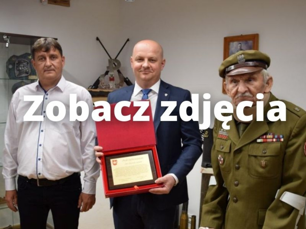 Nestor strzelców przekazał do muzeum niezwykłą kolekcję pamiątek. Wśród nich jest m.in. kopia maski pośmiertnej Piłsudskiego [zdjęcia]