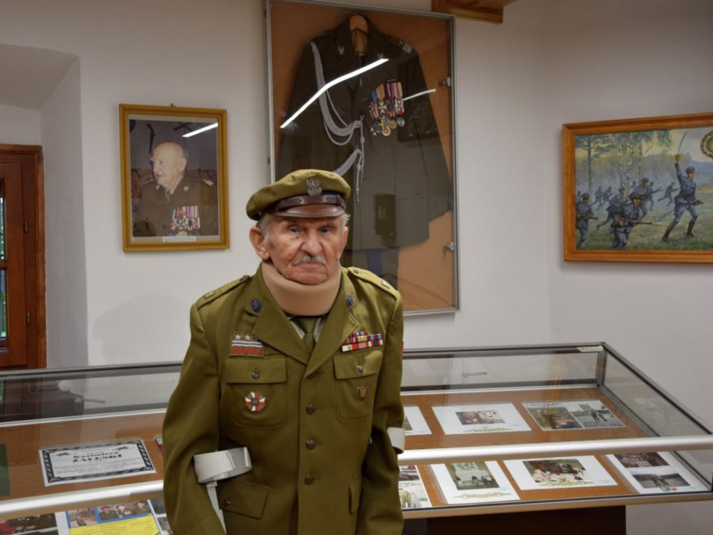 Nestor strzelców przekazał do muzeum niezwykłą kolekcję pamiątek. Wśród nich jest m.in. kopia maski pośmiertnej Piłsudskiego [zdjęcia]