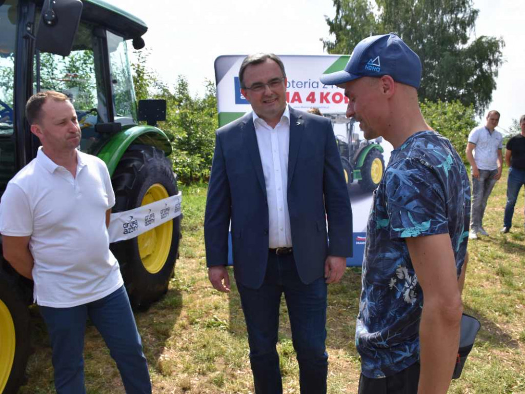 Piotr Żyła na uroczystym przekazaniu ciągnika pod Opatowem [wideo][zdjęcia]