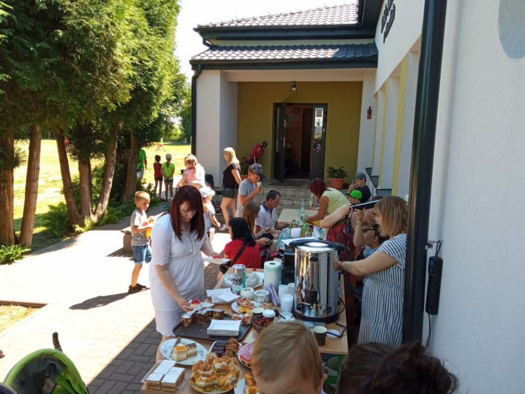 Szkoła w Ossolinie zorganizowała piknik charytatywny. Zbierano fundusze na leczenie Bartusia Przychodzkiego [zdjęcia]